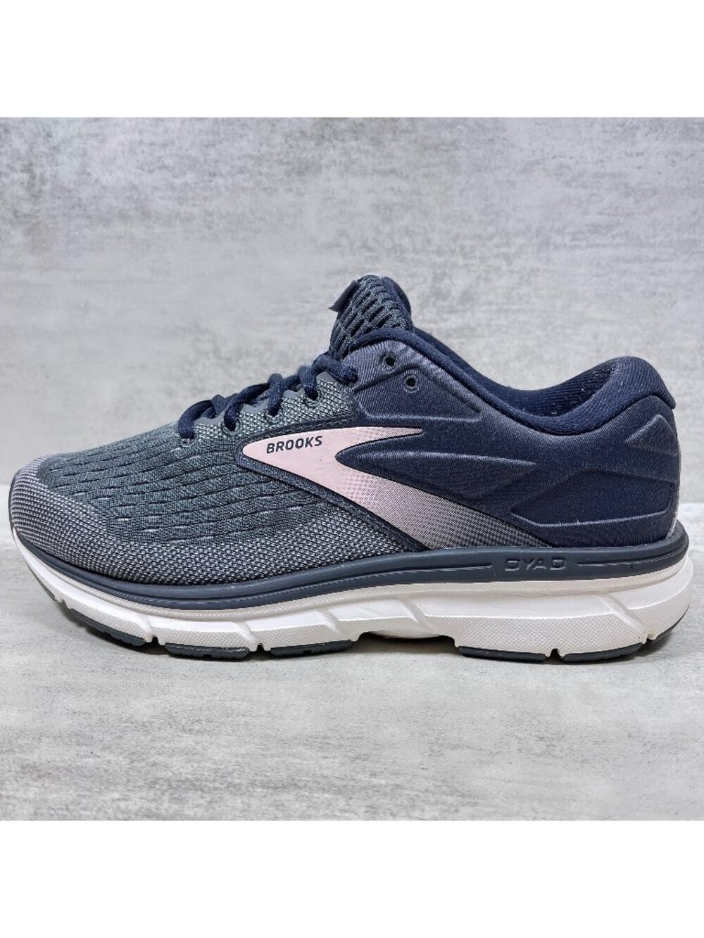 Brooks Dyad 11 Running Shoes - Women's Size 7.5 D Wide - Gray